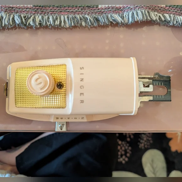 1960s Singer Buttonholer - Picture 3 of 11